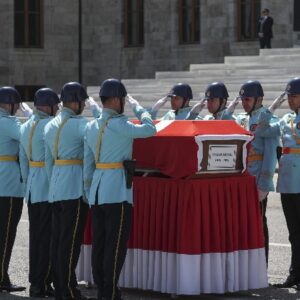 eski bakan hasan akyol icin mecliste cenaze toreni duzenlendi XZv1Byj2