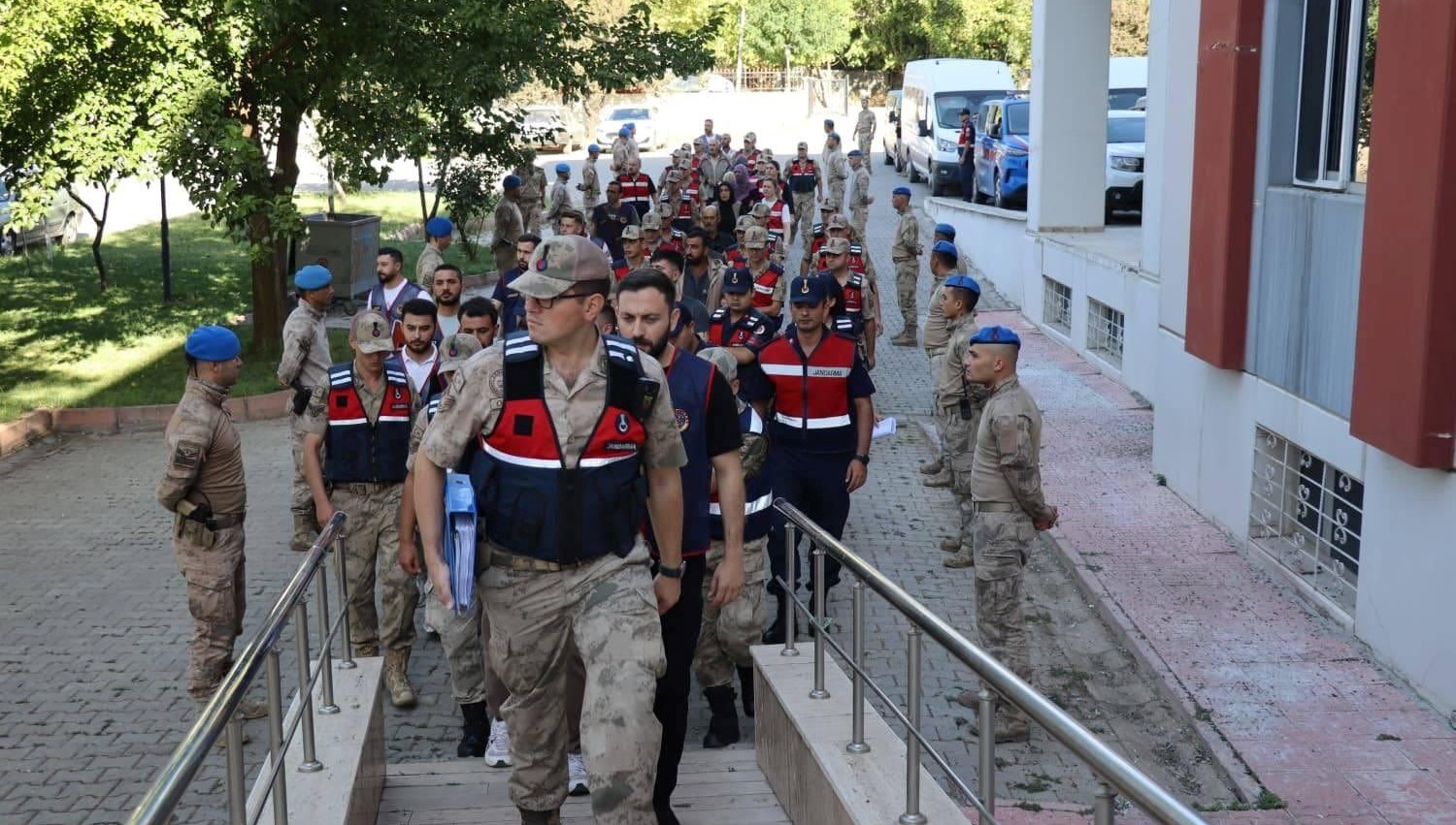 kayip kuzenler sorusturmasinda 2 yil sonra yeni operasyon 5 kisi tutuklandi D9zihvOt