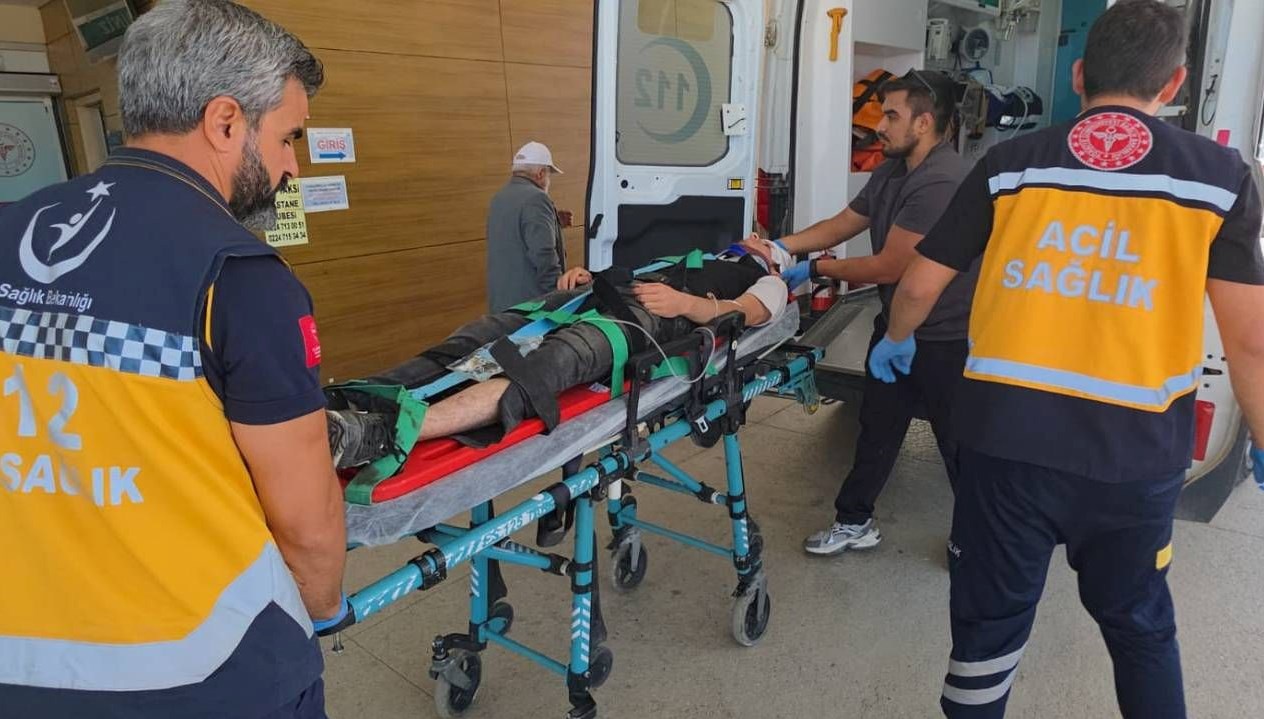 otomobille carpisan bisikletli agir yaralandi de1ezyiq