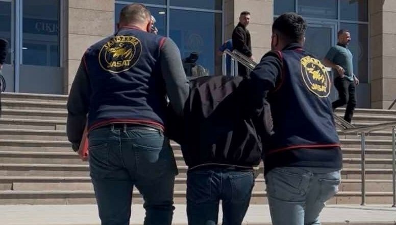 25 yil kesinlesmis hapis cezasi var firari hukumlu yakalandi C9MMfWsF.jpg