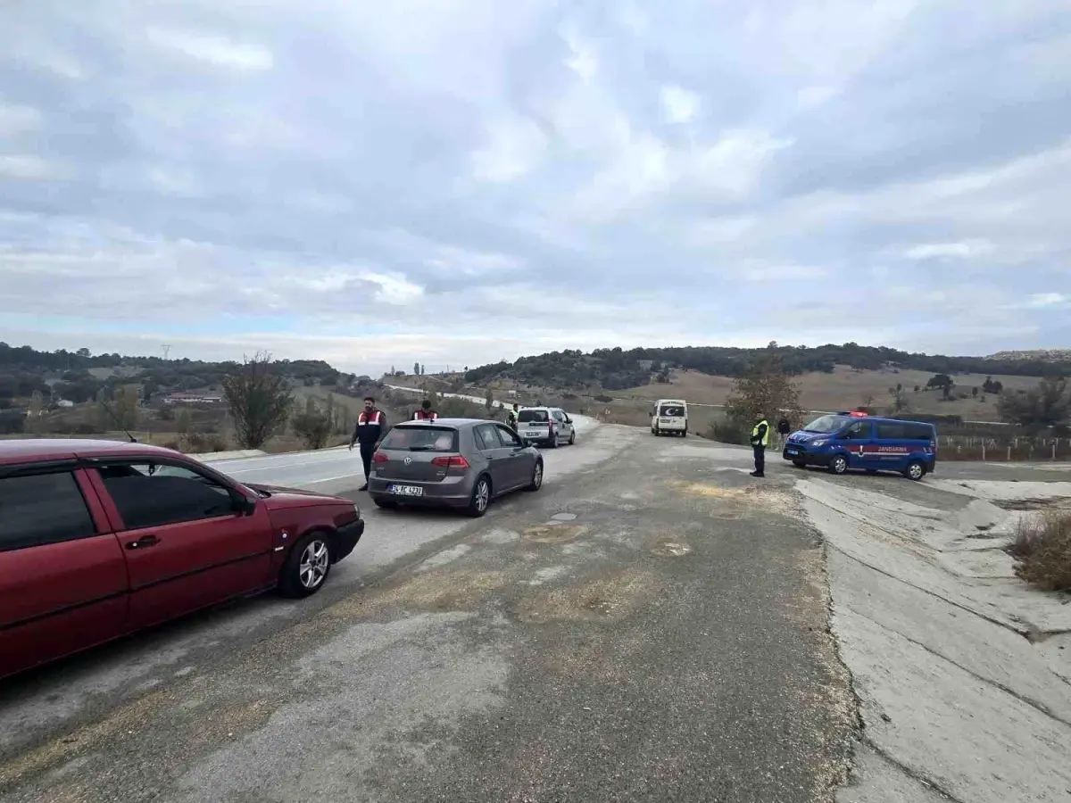 bilecikte jandarma uygulamasi 14 yakalama CUQIuGbS.jpg