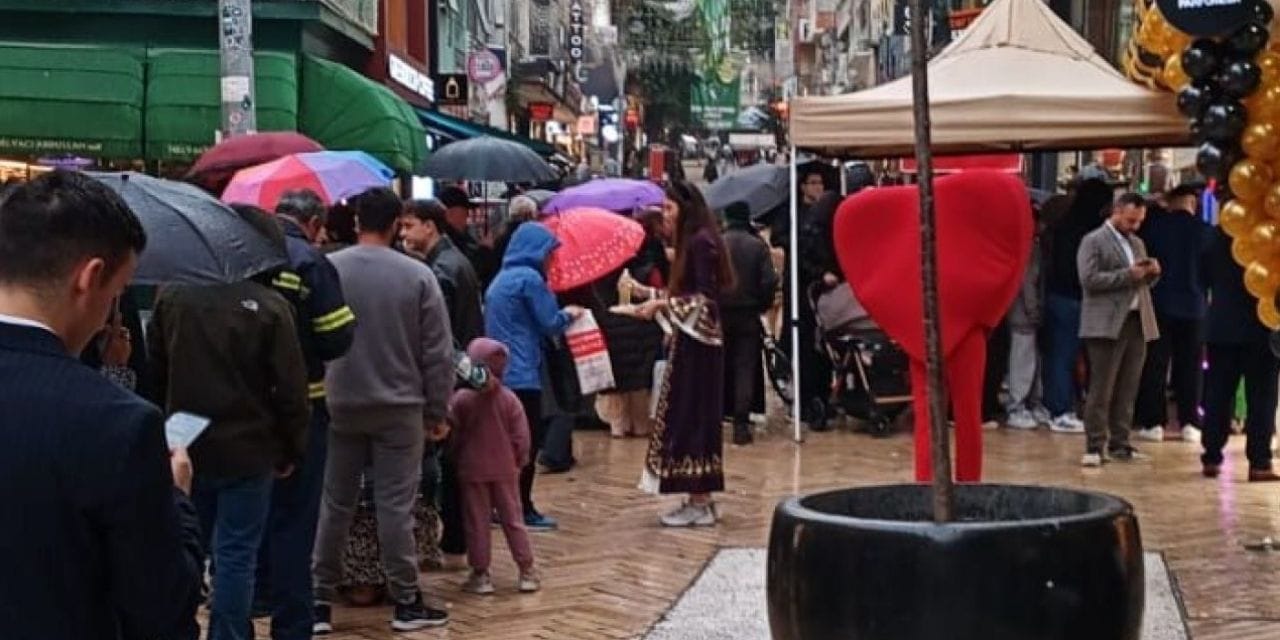 bu da bedava altin kuyrugu kuyumcunun kampanyasi izdiham yaratti PtGFWDHk