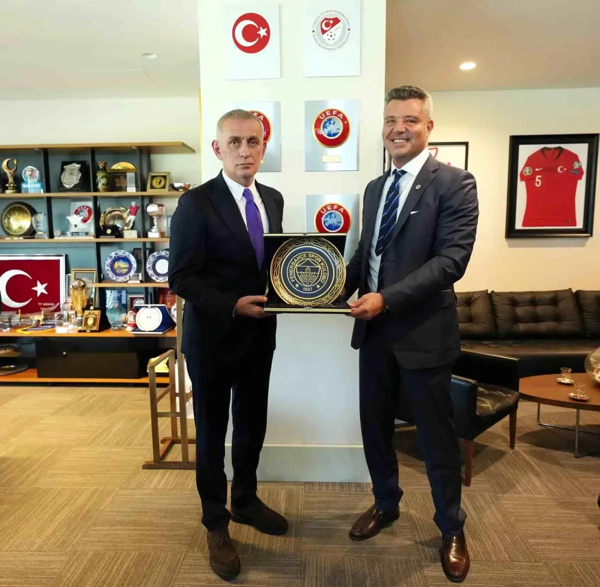 fenerbahce baskani tffyi ziyaret etti JOGkKtN8.jpg