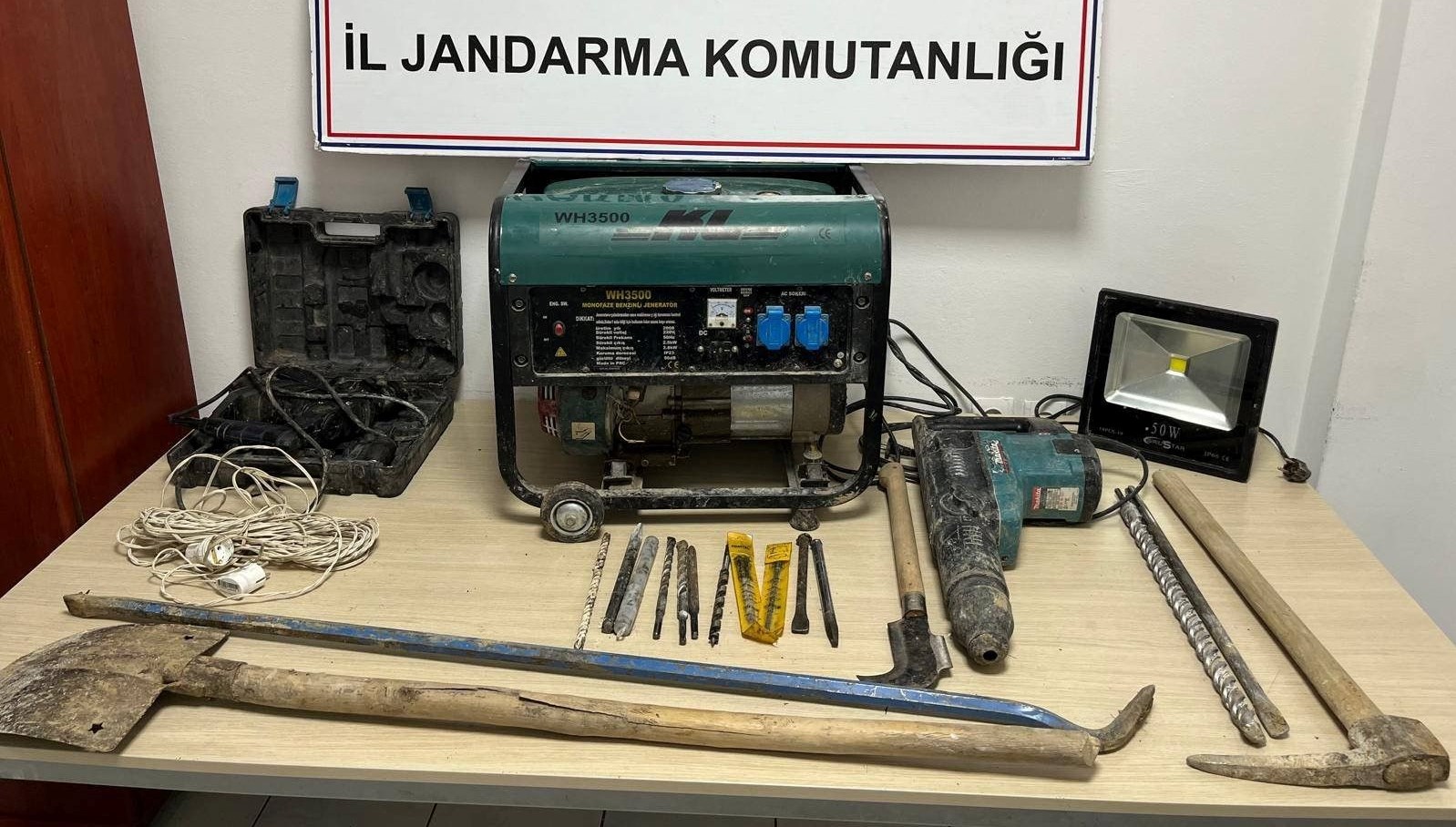 karabukte 4 kisi kacak kazi yaparken yakalandi 6nBfh8DY.jpg