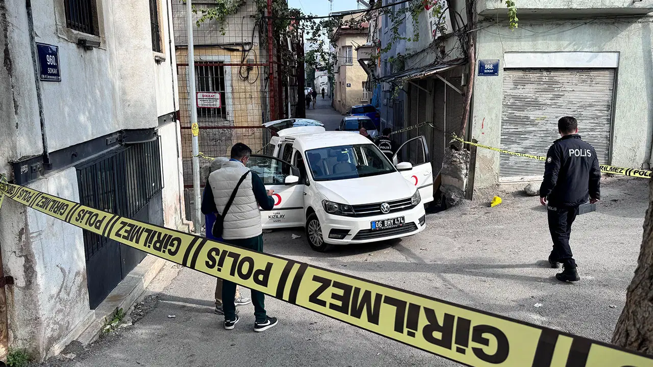 kizilay personeli yemek dagitirken vuruldu ZT7tcYYl.jpg