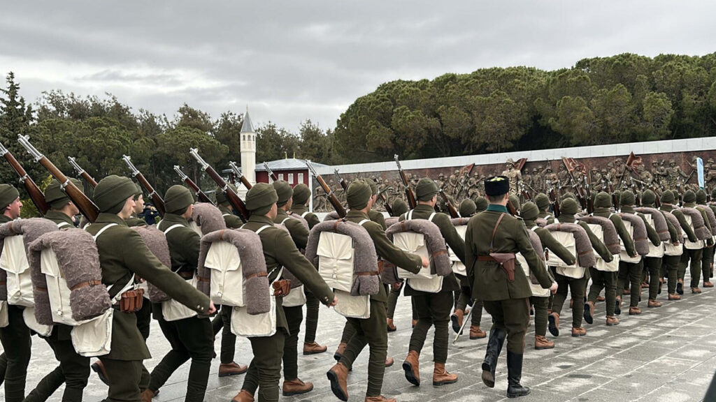 111-yil-sonra-ayni-heyecan-dunya-bu-ani-bekliyor-gozler-canakkale-cevrildi-7aAX6XXe