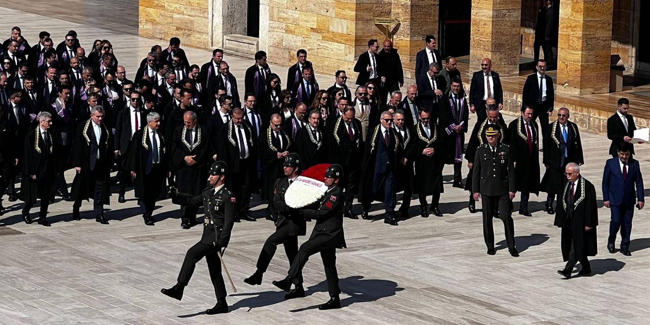 AYM Başkanı Kadir Özkaya, Anıtkabir’i Ziyaret Etti