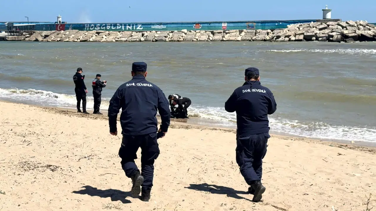 İstanbul Sahilinde Gizemli Erkek Cesedi Bulundu