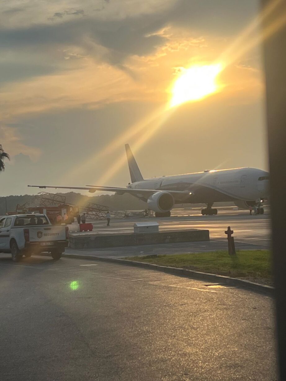 THY Uçağı Radar Direğine Çarptı
