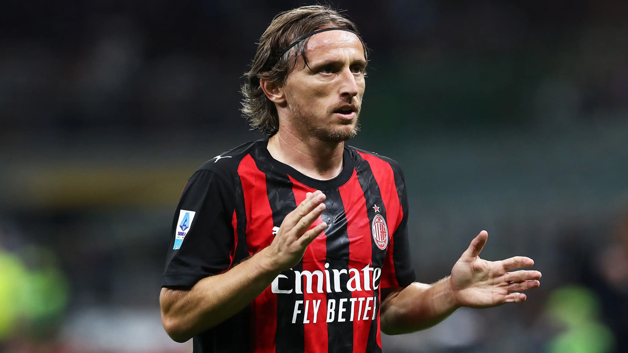 Milandan modric karari 1 yil daha devam Dyx5Ow73